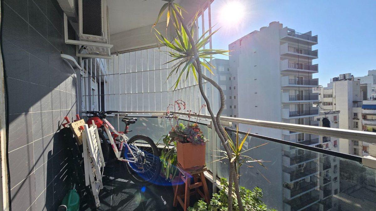 Foto de VENTA DEPTO 3 AMBIENTES SEMIPISO FLORES, imagen 4