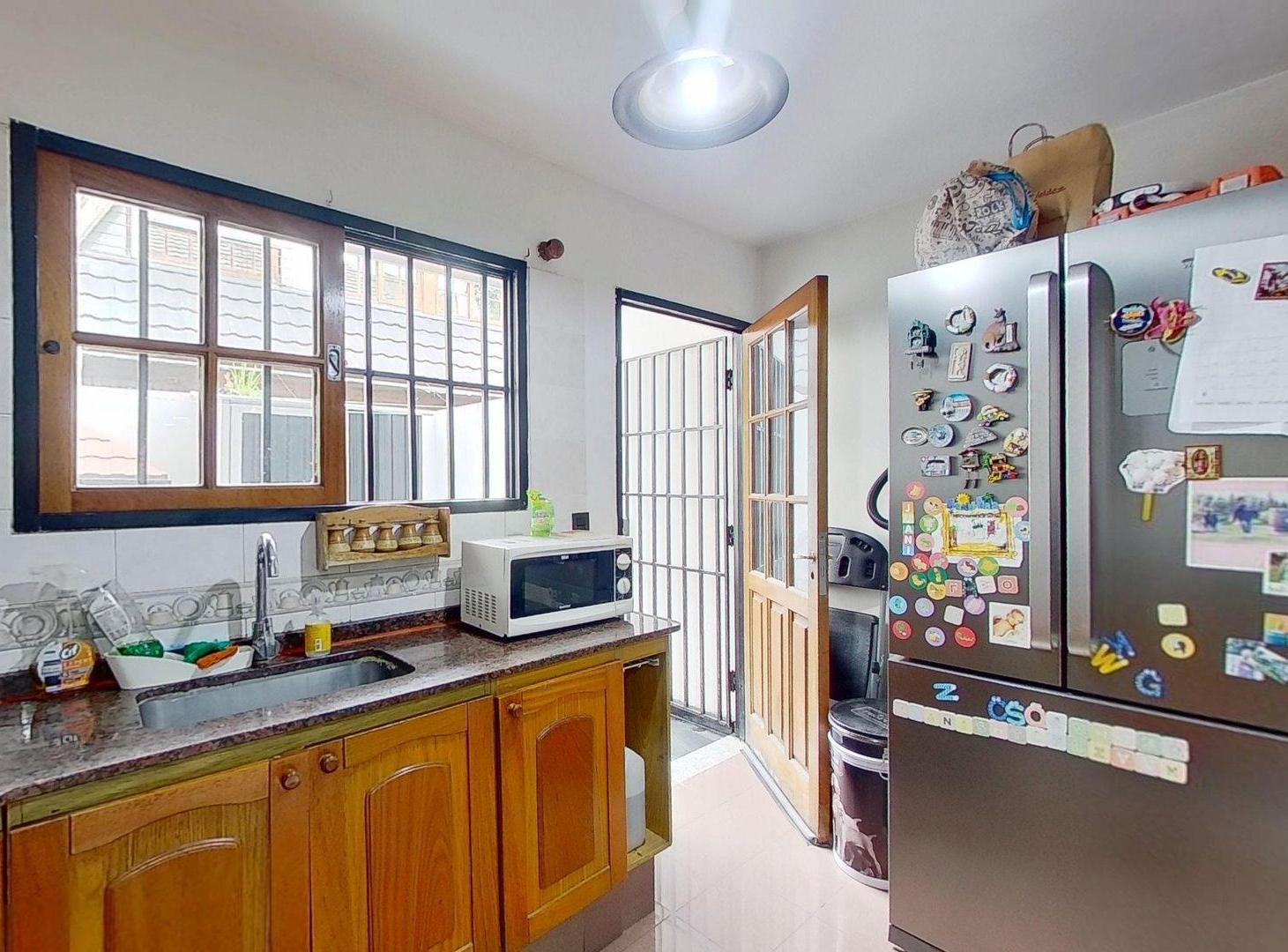 Foto de PH duplex cochera Venta Lomas del Mirador, imagen 5
