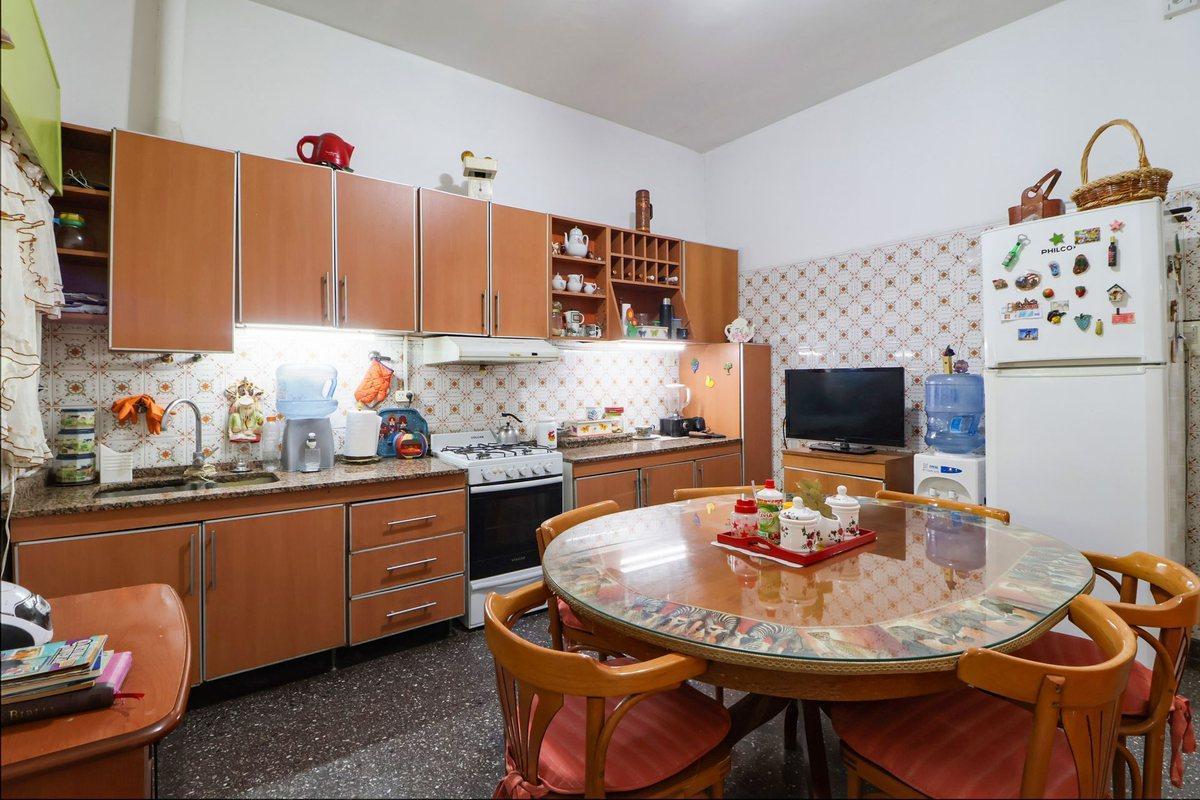Foto de Venta casa 3 amb, terraza, patio, coch. Avellaneda, imagen 3