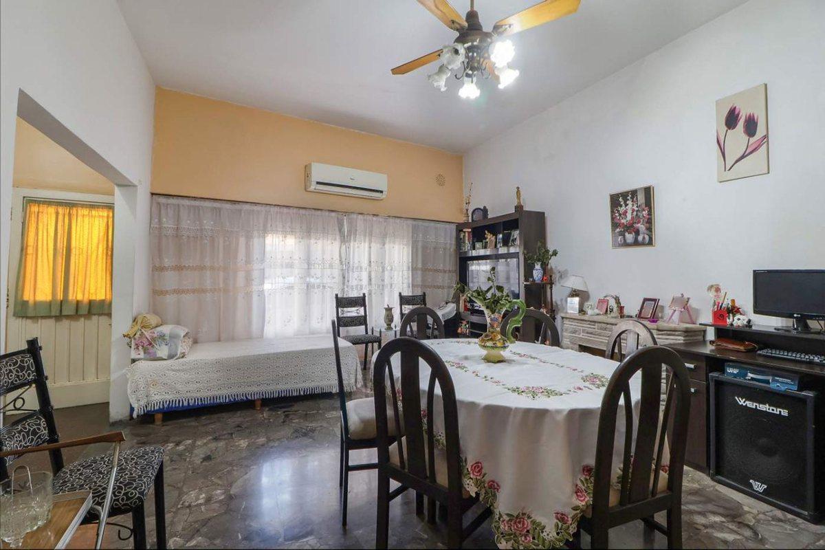 Foto de Venta casa 3 amb, terraza, patio, coch. Avellaneda, imagen 2