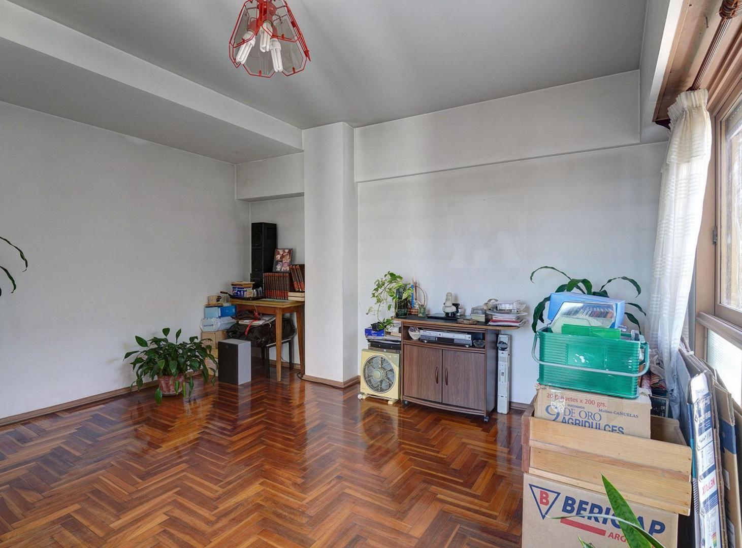 Foto de VENTA DTO SEMI PISO DE 4 AMB, LUMINOSO EN FLORES, imagen 2