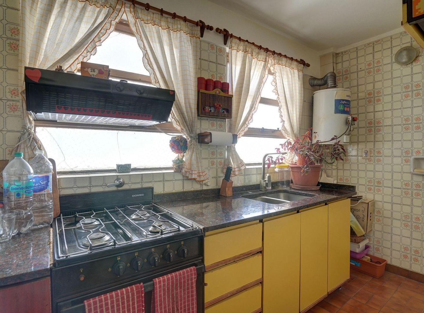 Foto de VENTA DTO SEMI PISO DE 4 AMB, LUMINOSO EN FLORES, imagen 4