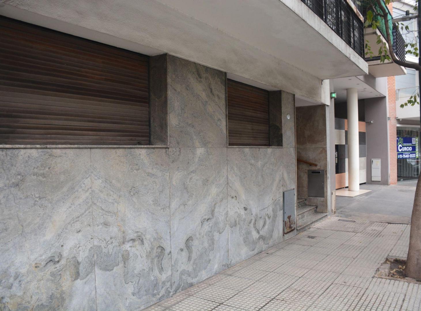 Foto de Venta departamento de 3 ambientes c/ balcon BOEDO, imagen 2