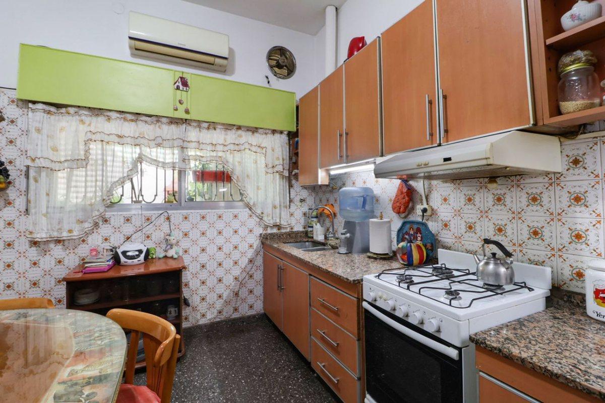 Foto de Venta casa 3 amb, terraza, patio, coch. Avellaneda, imagen 4