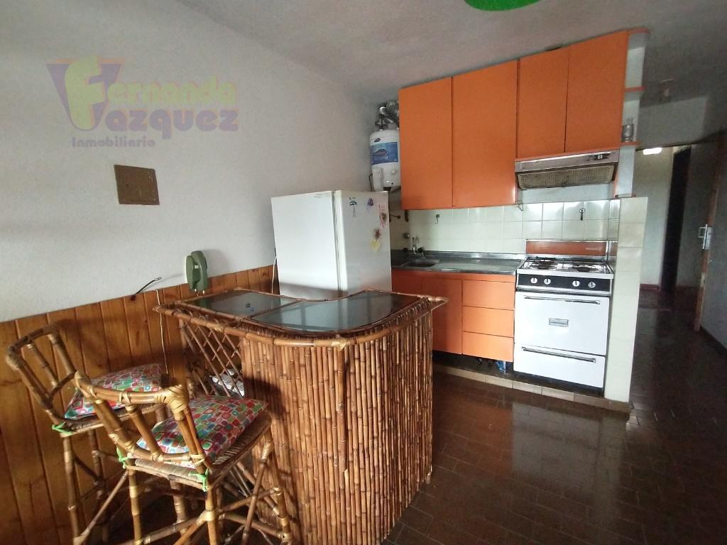 2 Ambientes con Cochera a 100 m del Mar 4