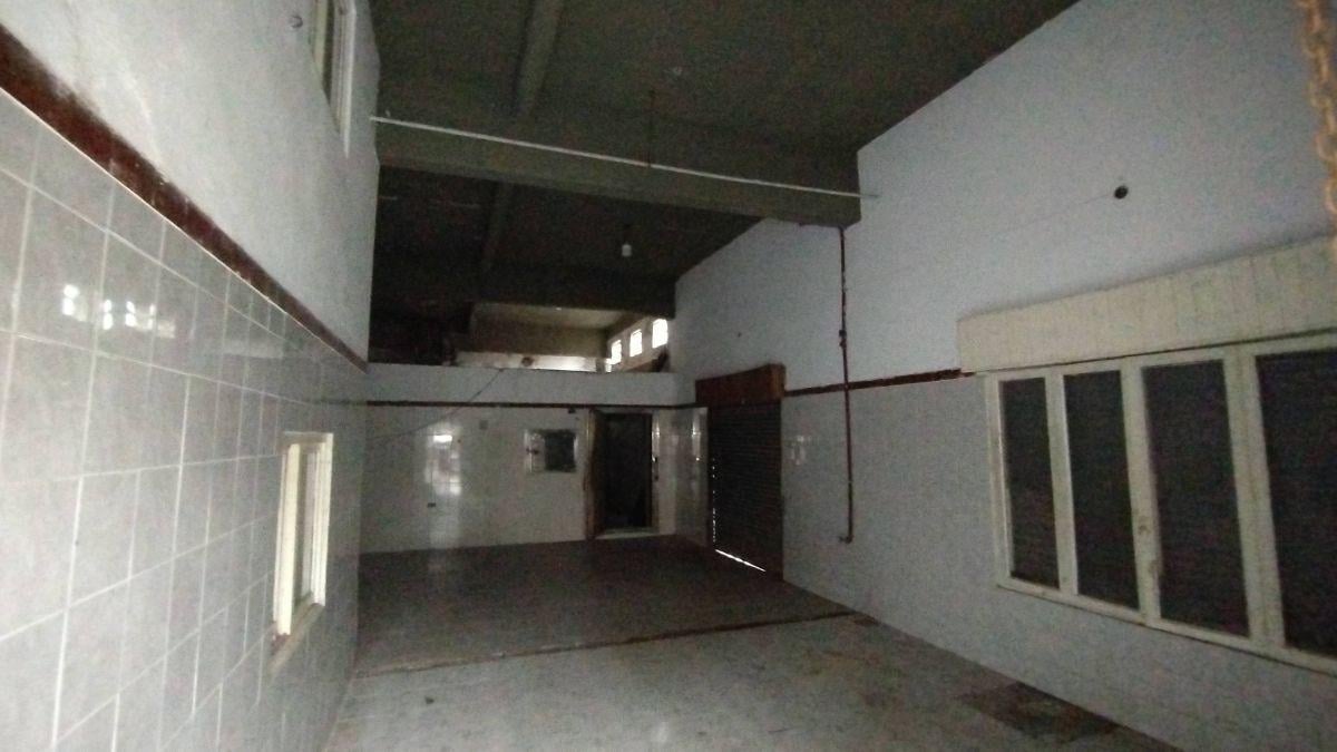 Foto de Local comercial con cámara frigorífica, imagen 4