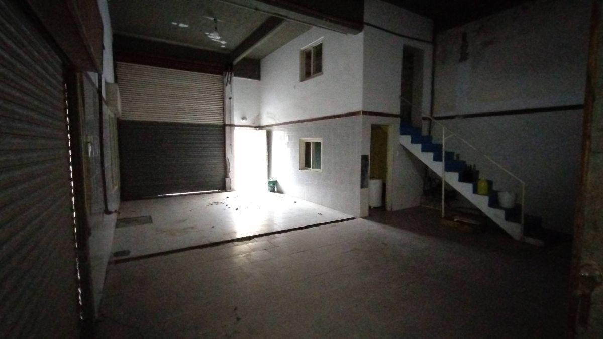 Foto de Local comercial con cámara frigorífica, imagen 2