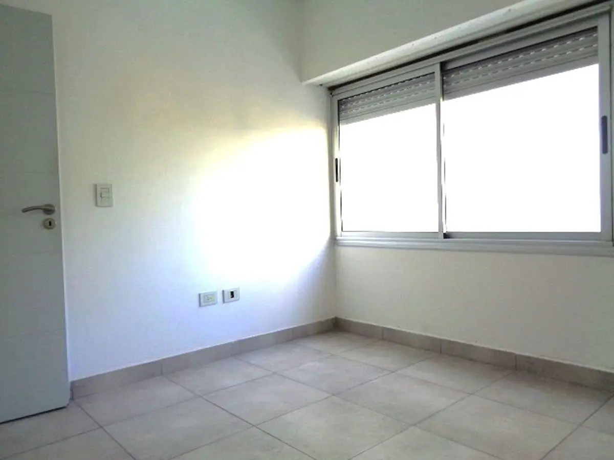 DEPARTAMENTO DOS AMBIENTES AL FRENTE BALCÓN 2