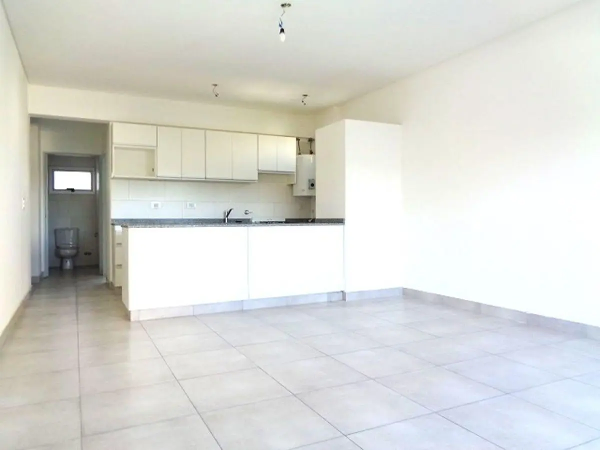 DEPARTAMENTO DOS AMBIENTES AL FRENTE BALCÓN 4