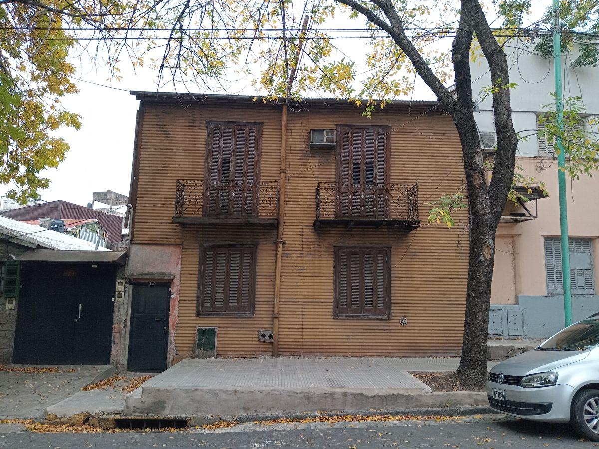 Casa/lote con 180 m² de terreno y 4 ambientes en venta en La Boca