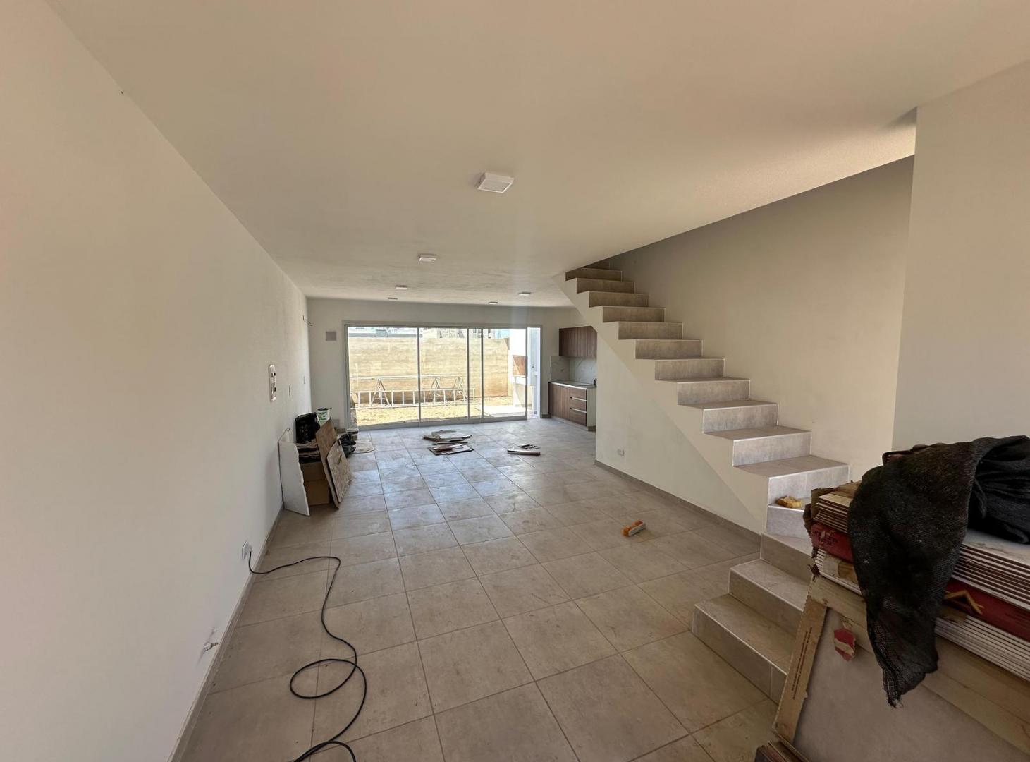 EN VENTA DUPLEX 3 DORMITORIOS - A ESTRENAR - BRISAS DE MANANTIALES