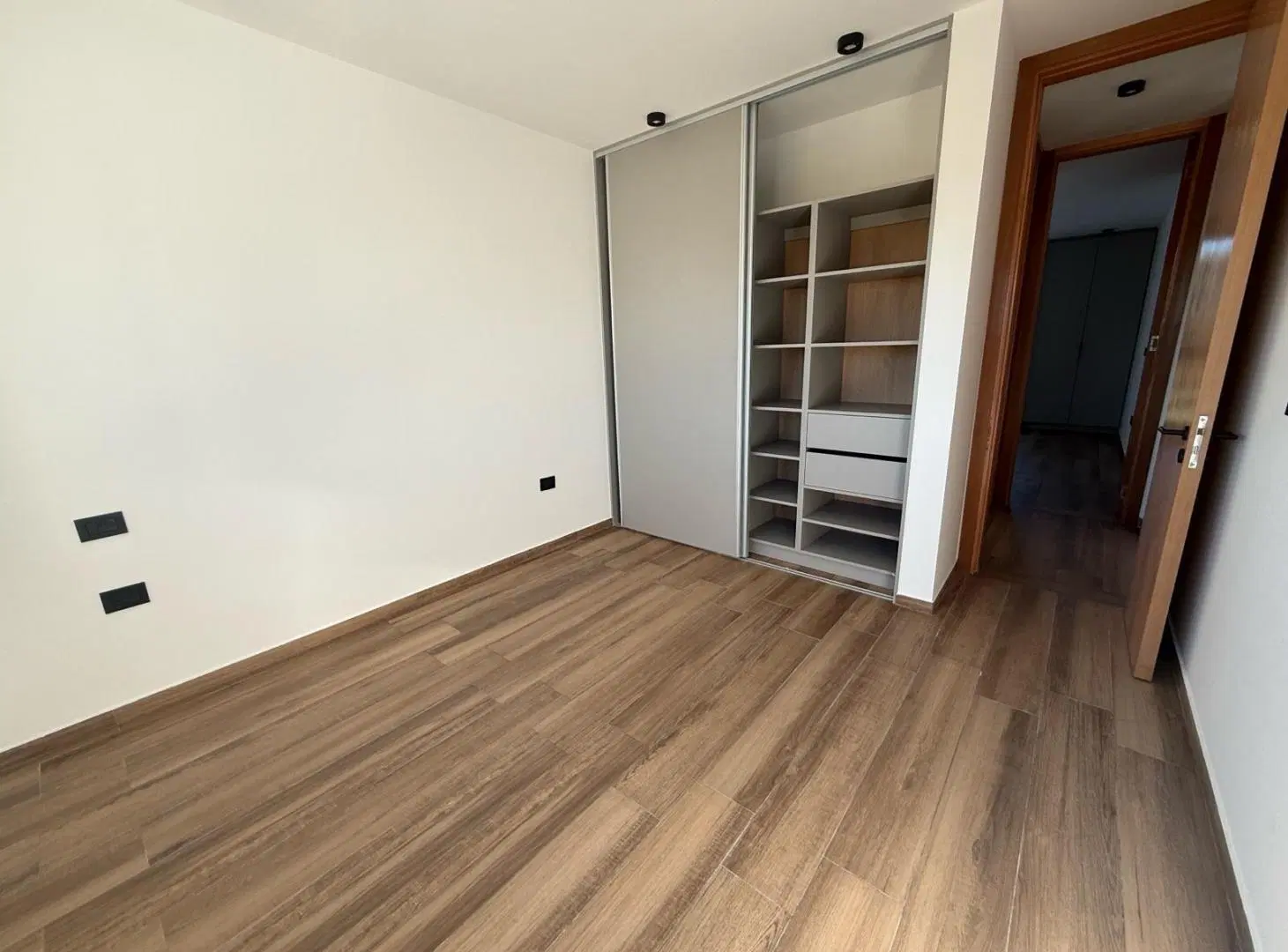 ALQUILO DUPLEX DE 3 DORMITORIOS A ESTRENAR EN BARRIO CERRADO CAMPO CHICO 1