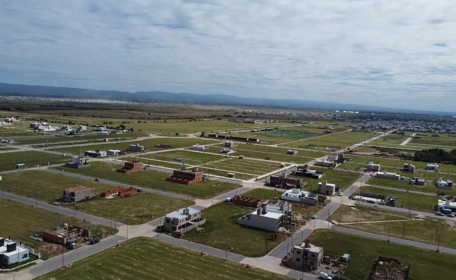 TERRENO A LA VENTA EN QUEBRADAS DE MANANTIALES CON 14 METROS DE ANCHO 5