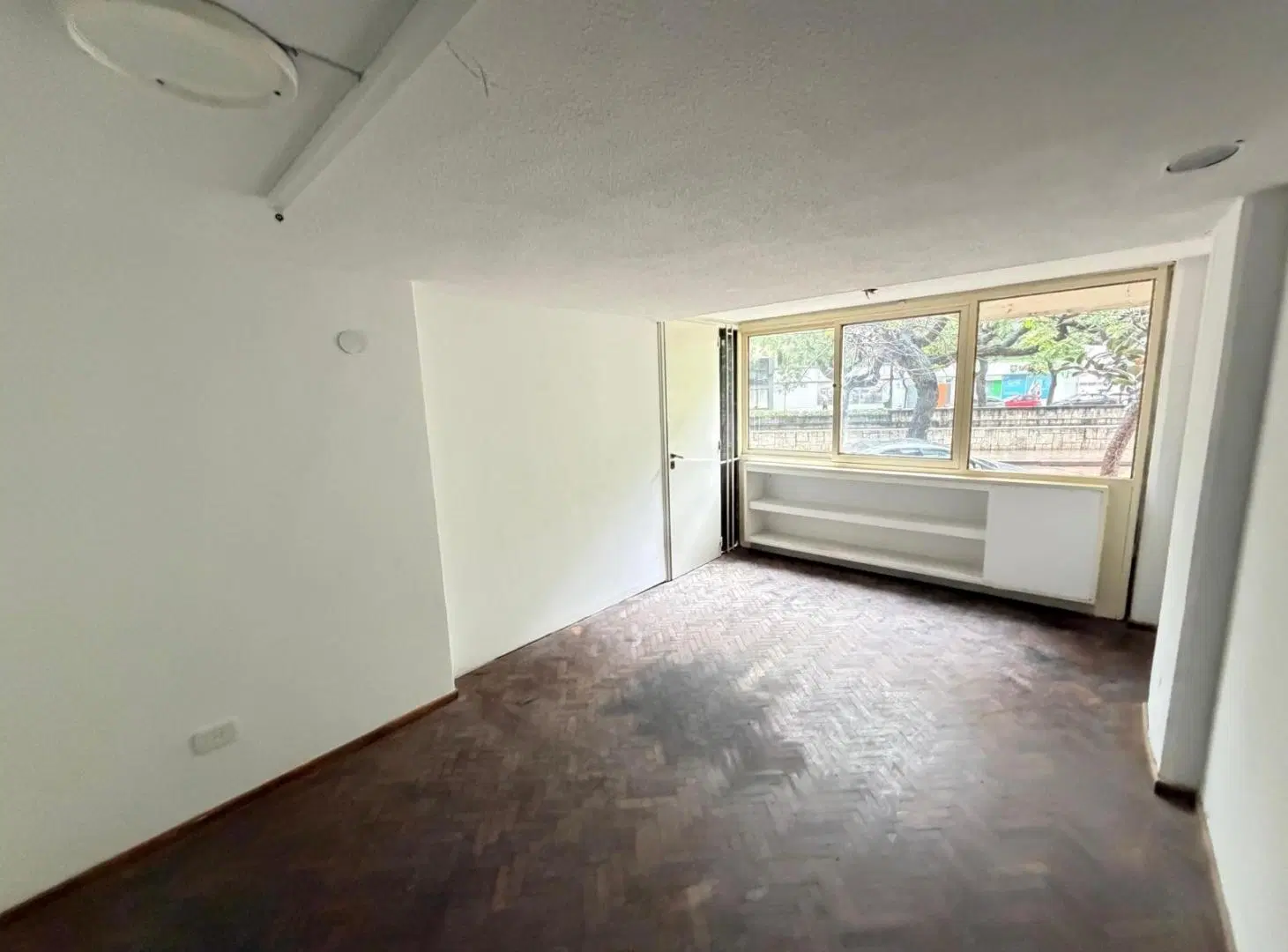 ALQUILO LOCAL COMERCIAL - PLENO CENTRO - ZONA DE ALTA DEMANDA 4