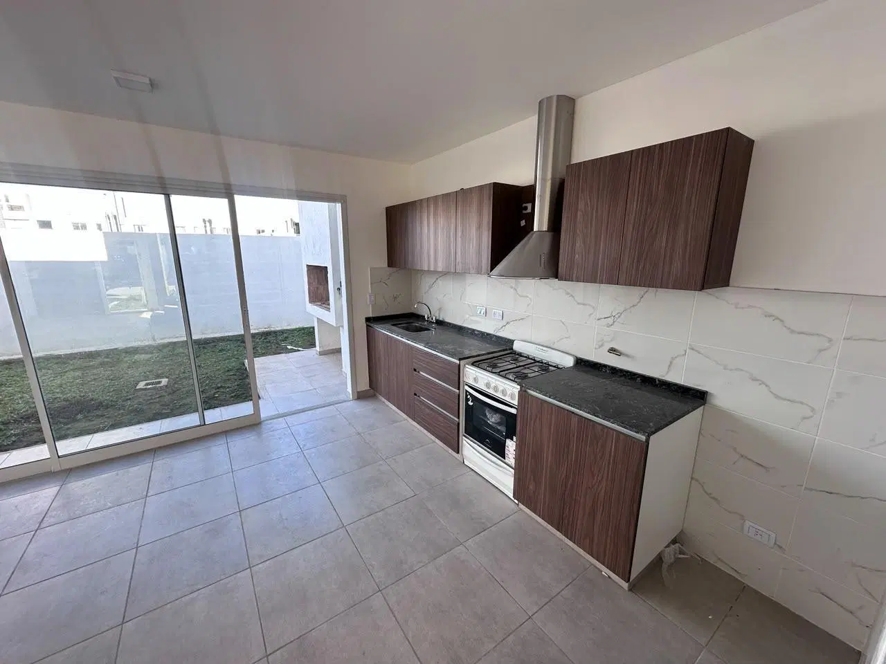 DUPLEX EN VENTA BRISAS DE MANANTIALES - 3 DORM A ESTRENAR 2