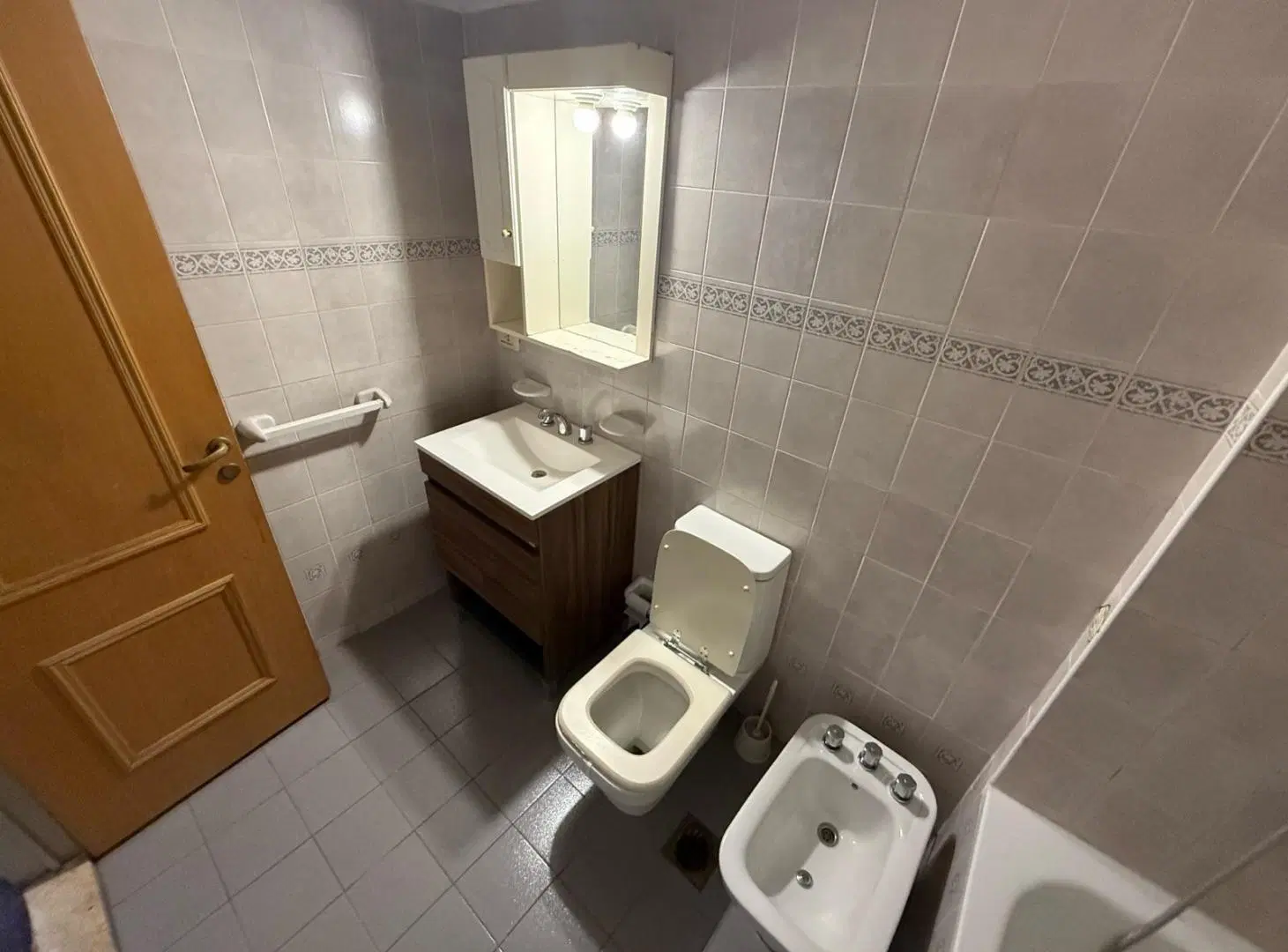 ALQUILO AMPLIO DEPARTAMENTO DE 1 DORMITORIO EN EL CENTRO A MTRS DE LA FACULTAD DE DERECHO Y P. OLMOS 3