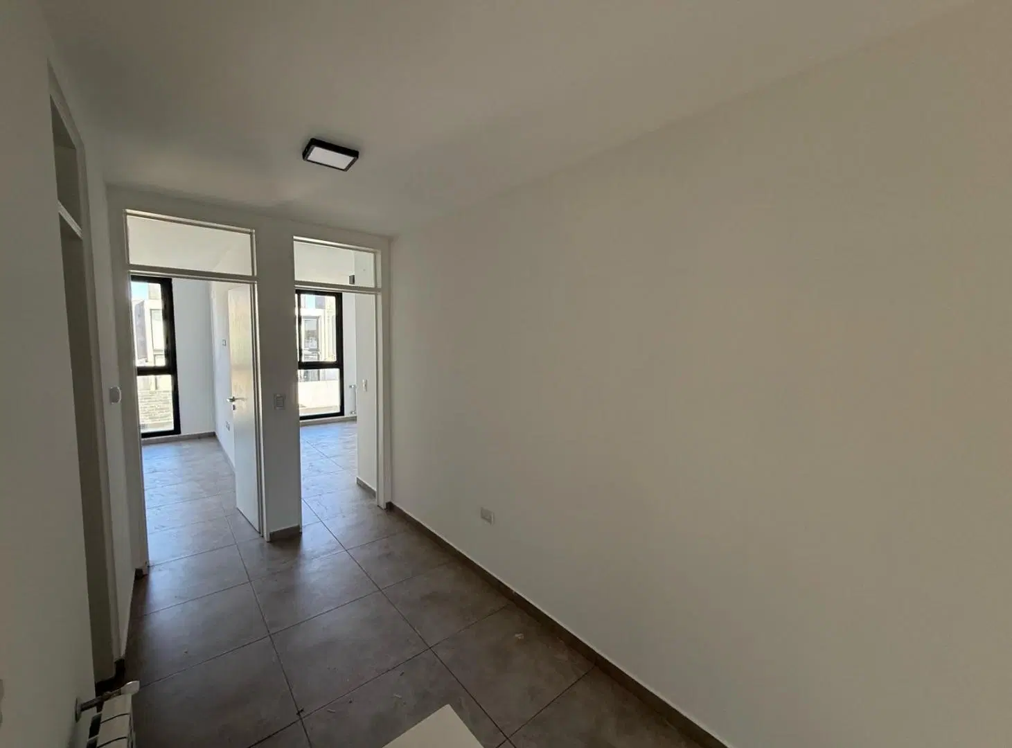 ALQUILO DUPLEX DE TRES DORMITORIOS EN BARRIO CERRADO LA CALANDRIA, UBICADO EN ZONA SUR 5