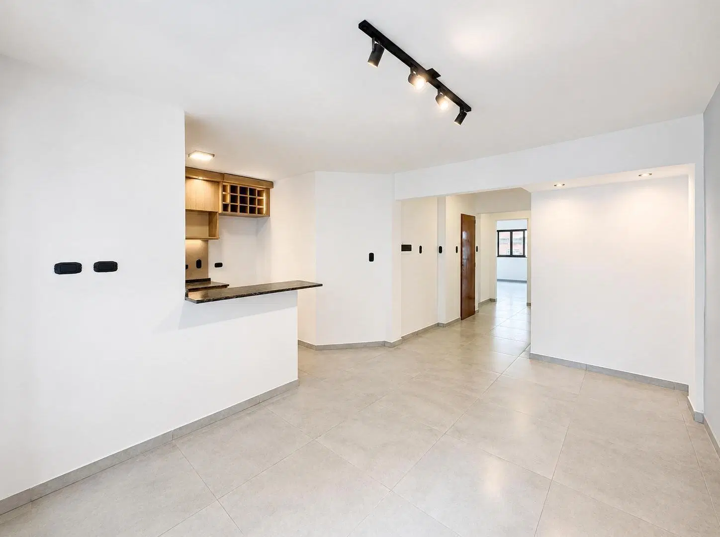 EN VENTA DPTO 2 DORMITORIOS - EDIFICIO TOTALMENTE RENOVADO - CENTRO 1