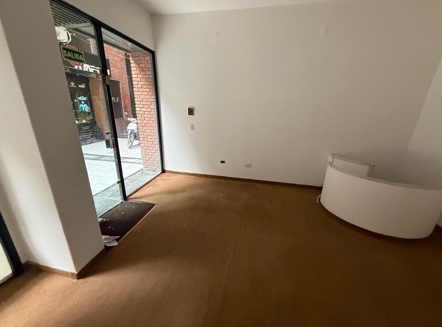 Foto de LOCAL COMERCIAL EN ALQUILER - PLENO NUEVA CORDOBA - A METROS DE PLAZA ESPAÑA, imagen 4