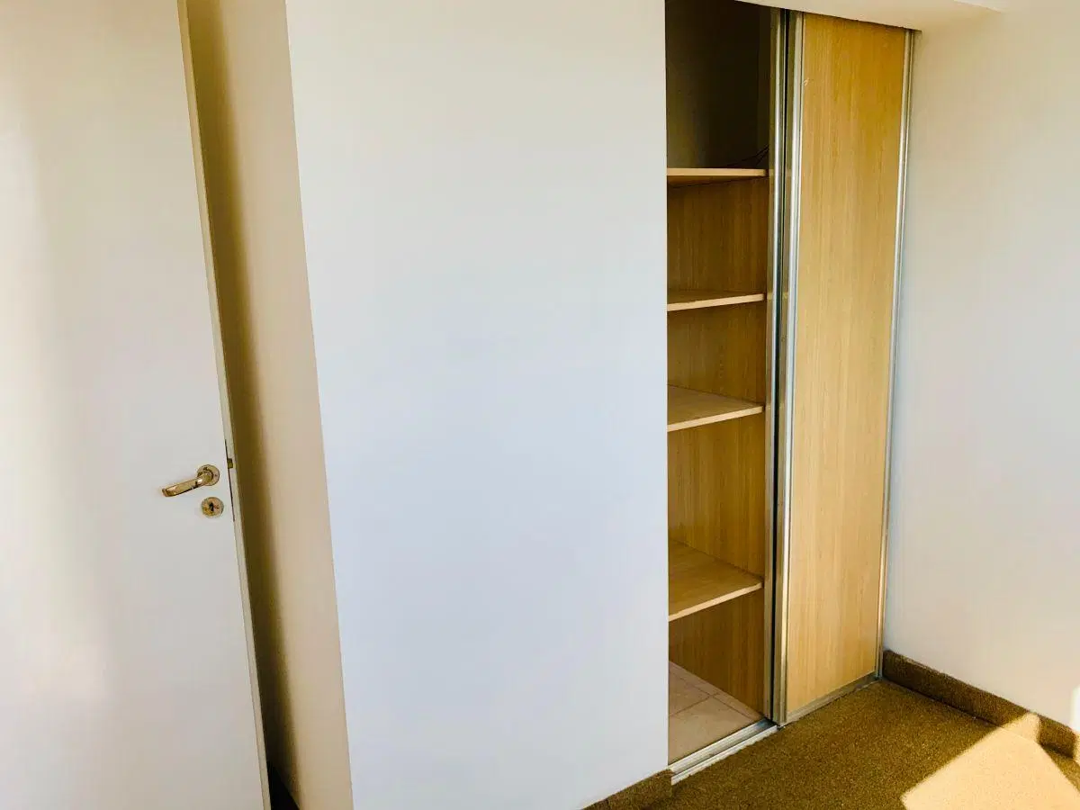 Departamento de 60 m² con 2 dormitorios y terraza propia en alquiler en Flores 8