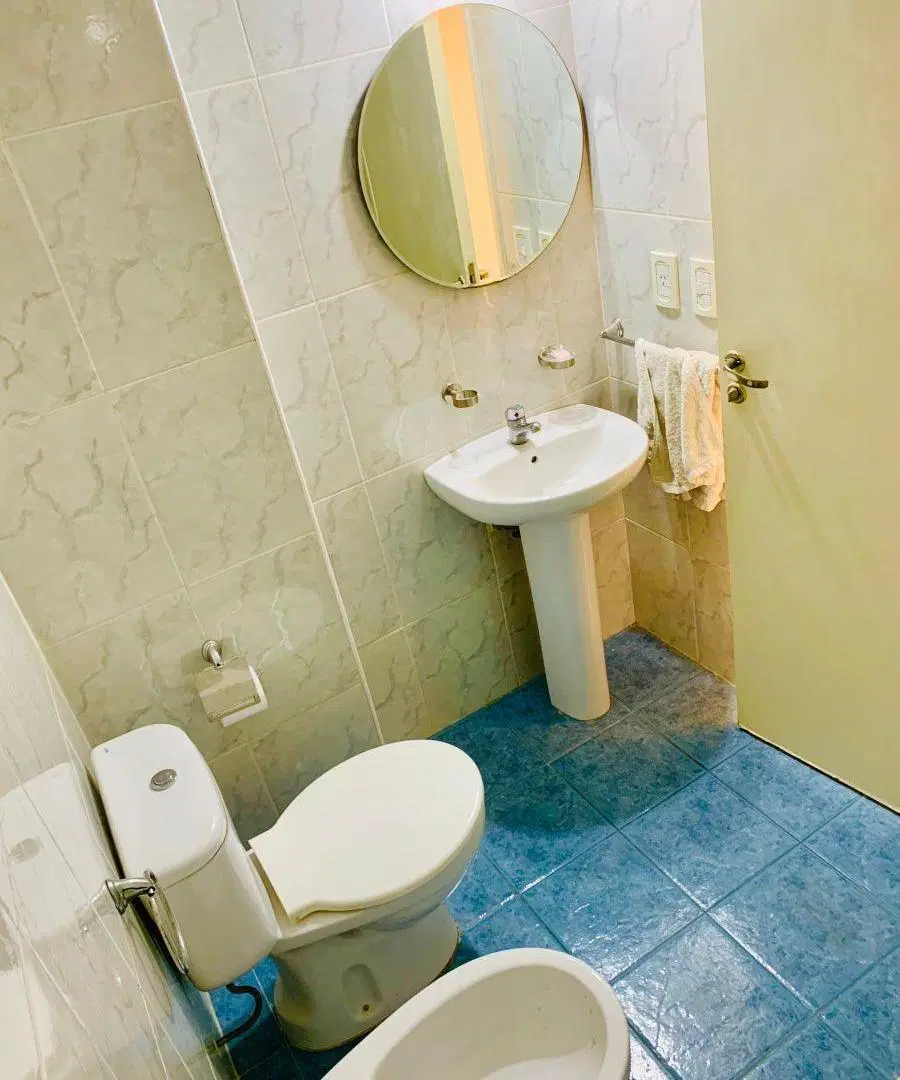 Departamento de 60 m² con 2 dormitorios y terraza propia en alquiler en Flores 3