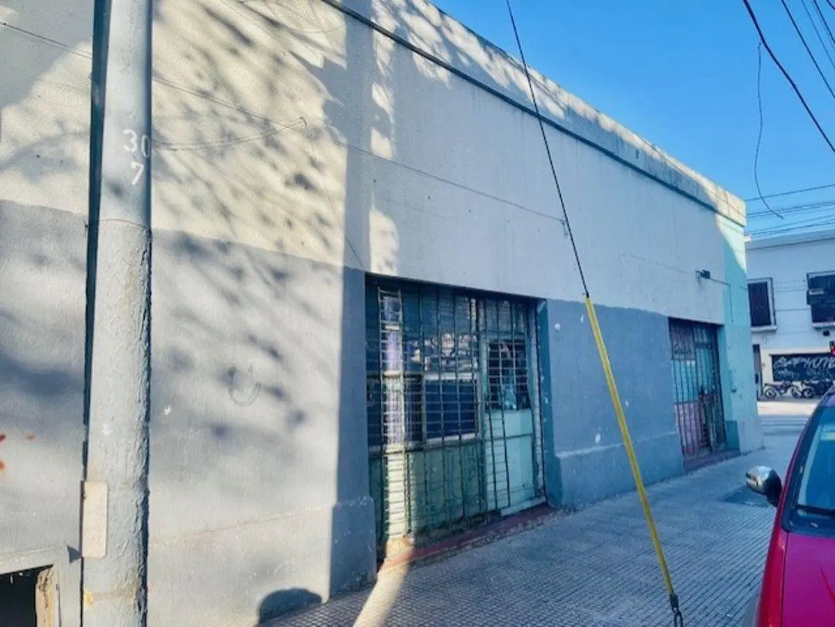 Venta Lote en Esquina Sobre Avenida Independencia 4