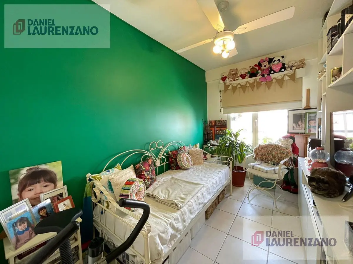 Departamento de 3 ambientes con balcón y cochera fija en Villa del Parque. 4