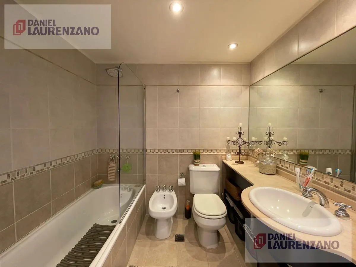 Departamento de 3 ambientes con balcón y cochera fija en Villa del Parque. 2