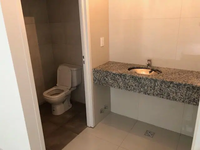 Local de 100m2 con dos baños- Villa Devoto 4