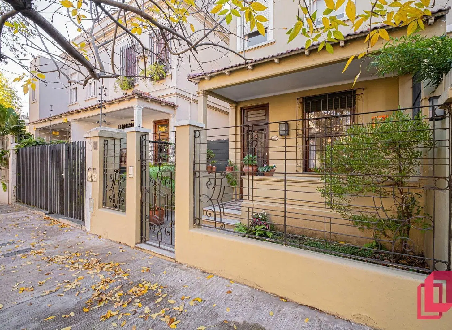 Casa Inglesa con Detalles de Época y Espacios Exteriores en Villa Devoto 5