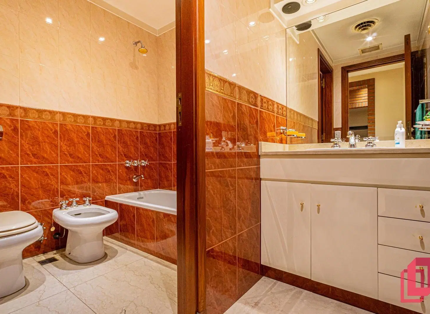 Casa 6 Ambientes con Suite, Jardin, Parrilla y Garage multiples Autos en Villa Real 5