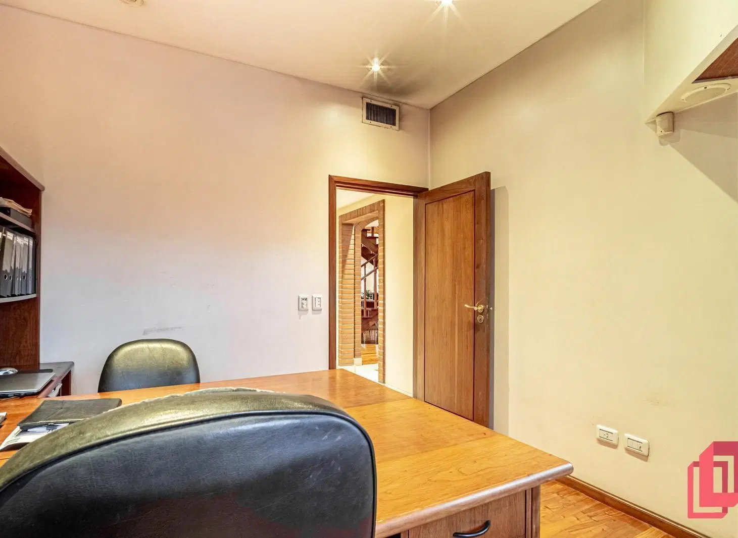 Casa 6 Ambientes con Suite, Jardin, Parrilla y Garage multiples Autos en Villa Real 4