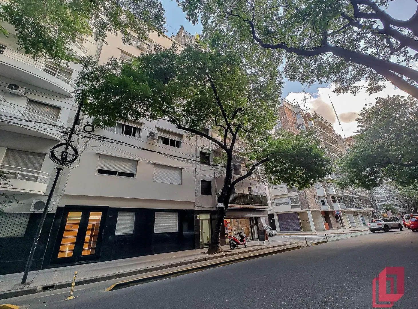 Departamento amplio 4 ambientes con dependencia y cochera 5