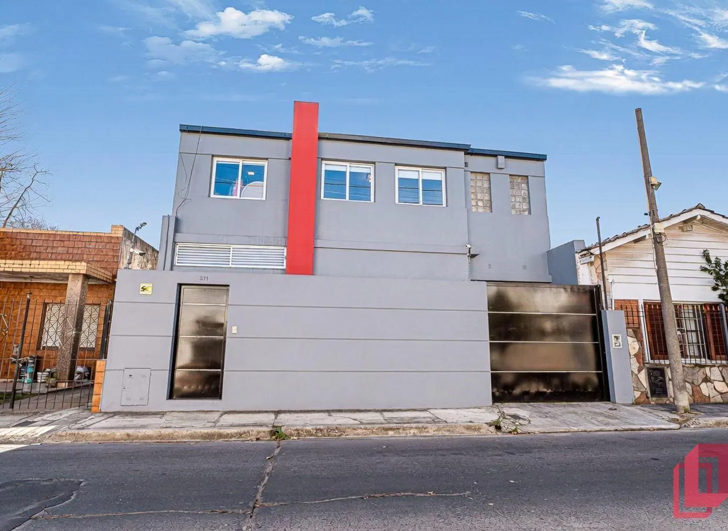 Excelente casa de 6 ambientes con jardín, piscina y cochera para 3 autos en Villa Sarmiento 4