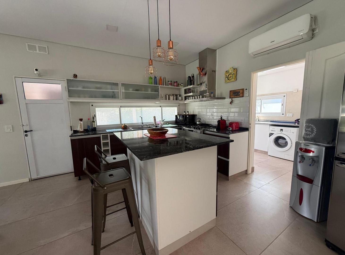 Foto de Casa en una planta con pileta y 5 cocheras | Santa Guadalupe – Pilar, imagen 1