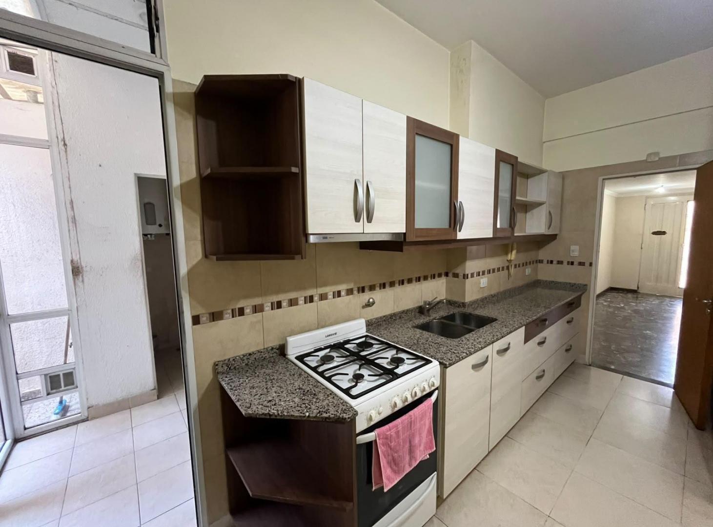 Foto de Alquiler de departamento 3 ambientes en Villa del Parque con cochera, imagen 2