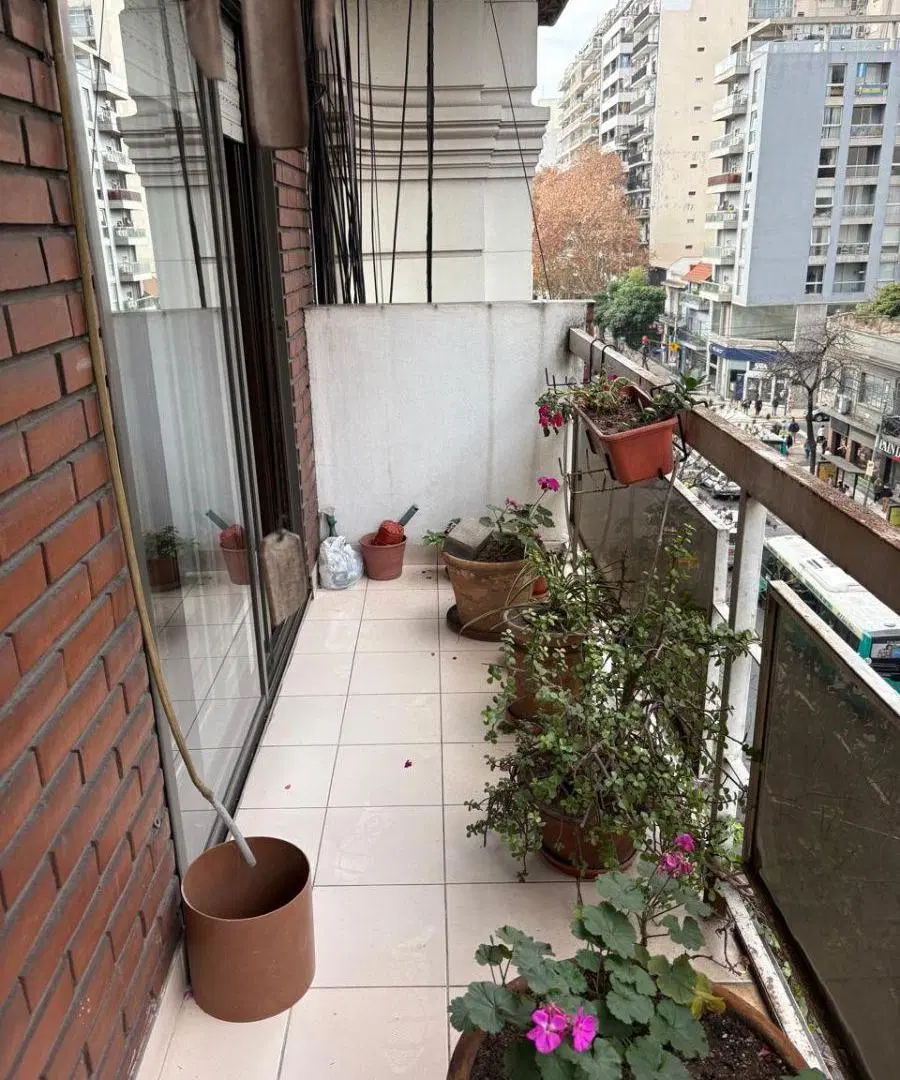 3 AMBIENTES AL FRENTE CON BALCON 1