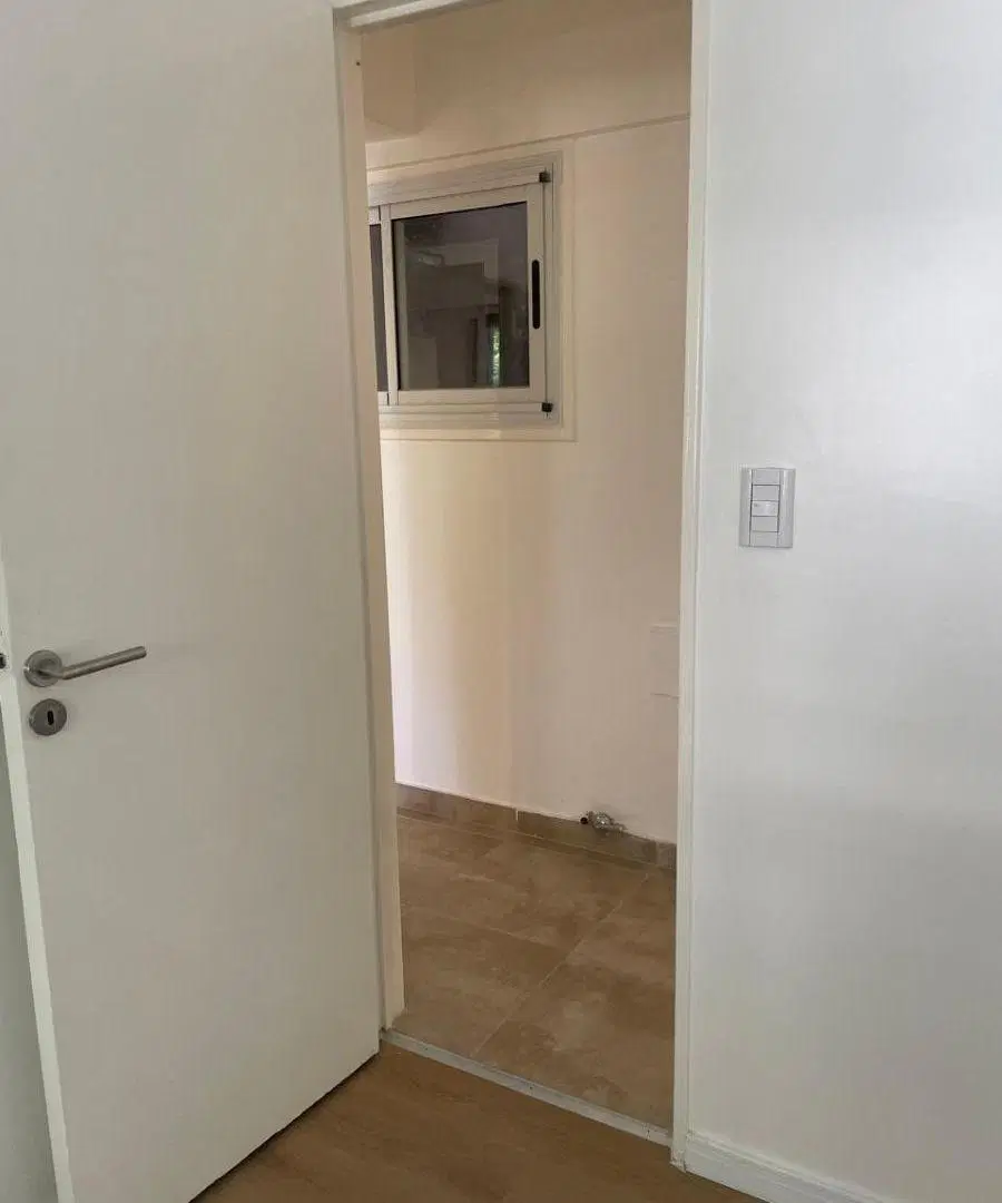 3 AMBIENTES AL FRENTE CON BALCON "TOTALMENTE RECICLADO" 3