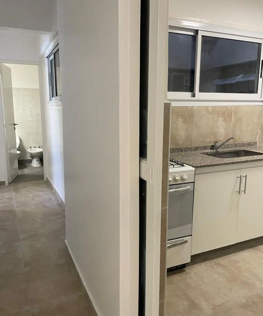 3 AMBIENTES AL FRENTE CON BALCON "TOTALMENTE RECICLADO" 5