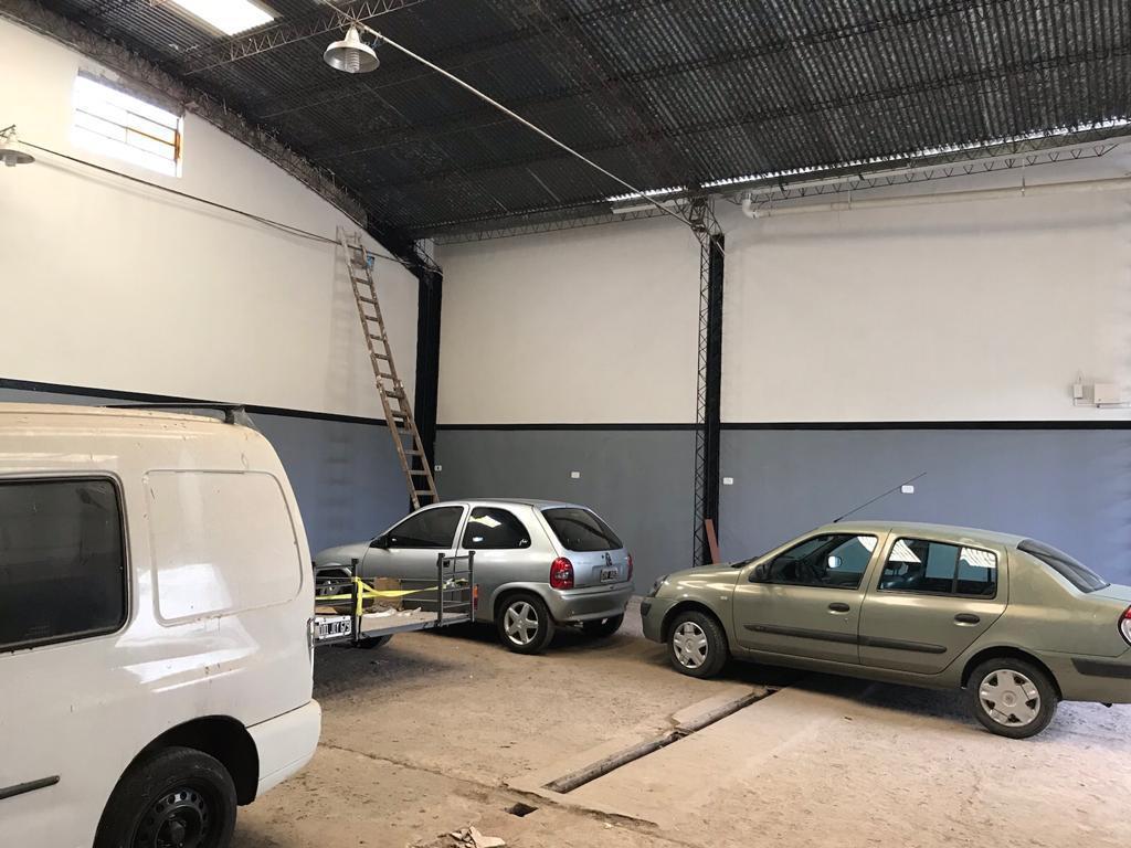 Galpón con Oficinas Departamentos en Venta La Plata 3
