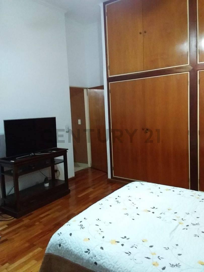 Casa en Venta en Boedo: Espacio, Comodidad y Estilo 1