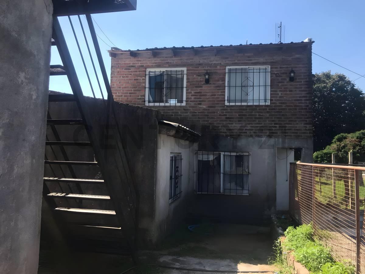 Tu Lugar en El Mundo. Venta Casa de Casaquinta de 4 Ambientes + Departamento + Local Comercial en Ca 2