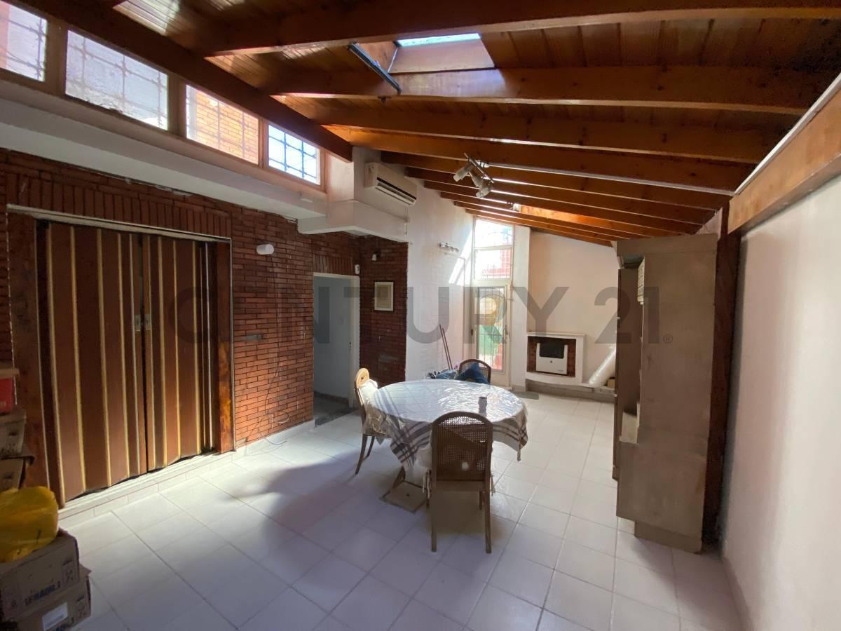 PH EN VENTA 4 AMBIENTES, PATIO Y TERRAZA SIN EXPENSAS VILLA LUZURIAGA