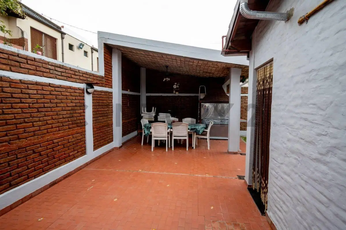 DOS PROPIEDADES EN BLOQUE  MAS DEPARTAMENTO EN PLANTA ALTA SOBRE LOTE DE 20 X 30 MTS 5