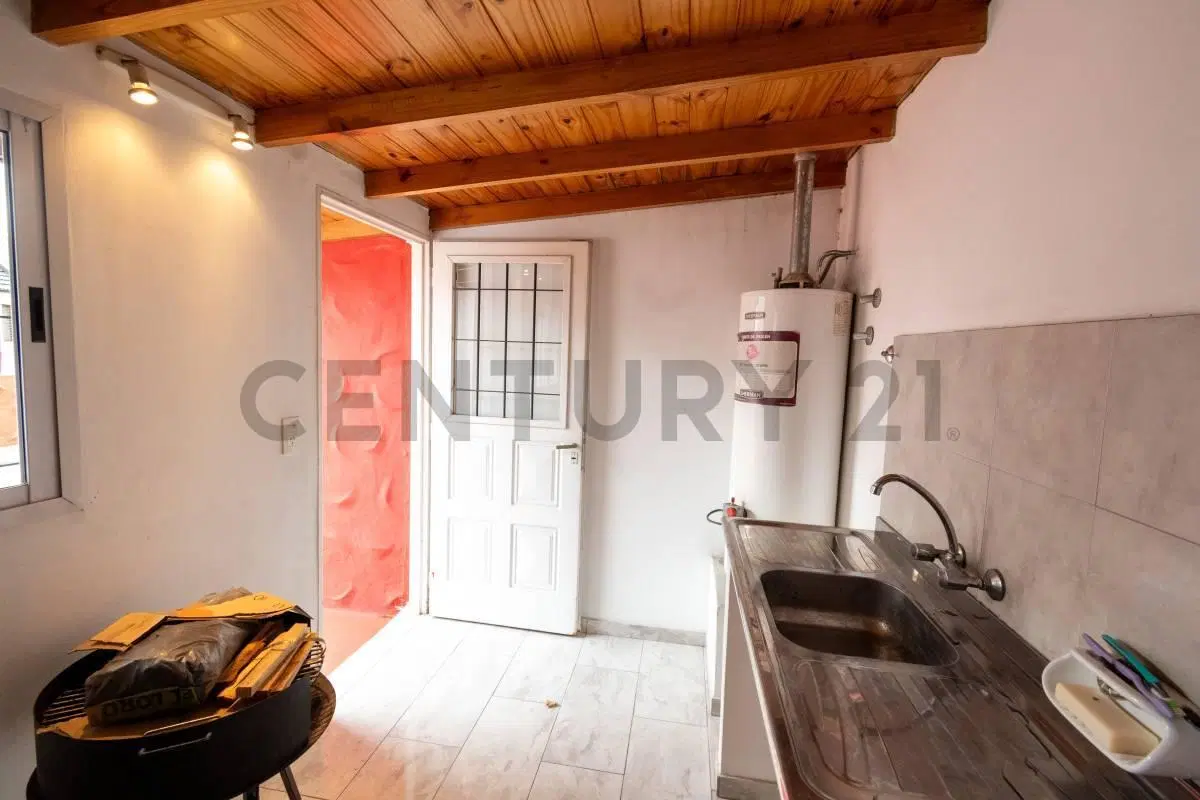 DOS PROPIEDADES EN BLOQUE  MAS DEPARTAMENTO EN PLANTA ALTA SOBRE LOTE DE 20 X 30 MTS 5