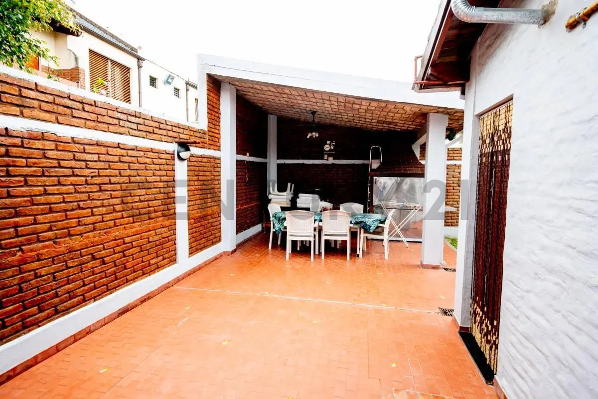 DOS PROPIEDADES EN BLOQUE  MAS DEPARTAMENTO EN PLANTA ALTA SOBRE LOTE DE 20 X 30 MTS 3