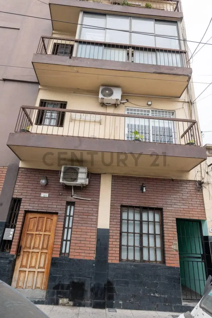 DEPARTAMENTO 3 AMBIENTES EN VENTA CON PATIO – CIUDADELA 3