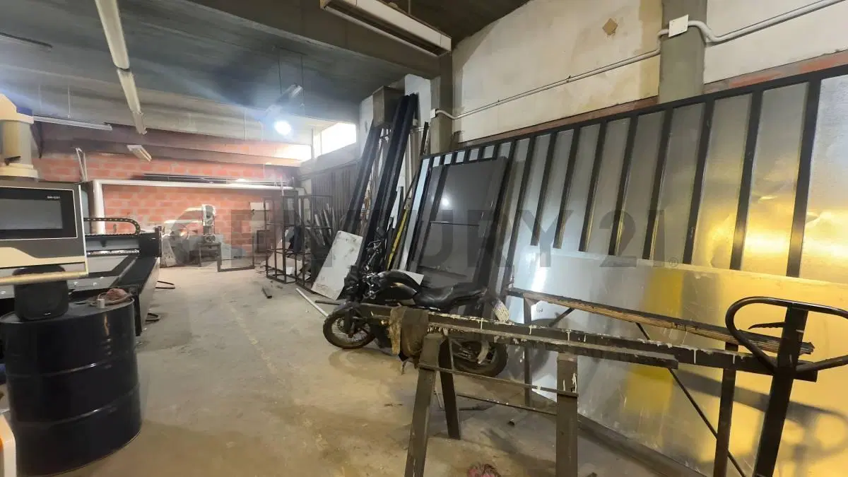 Galpon zona industrial en venta 8