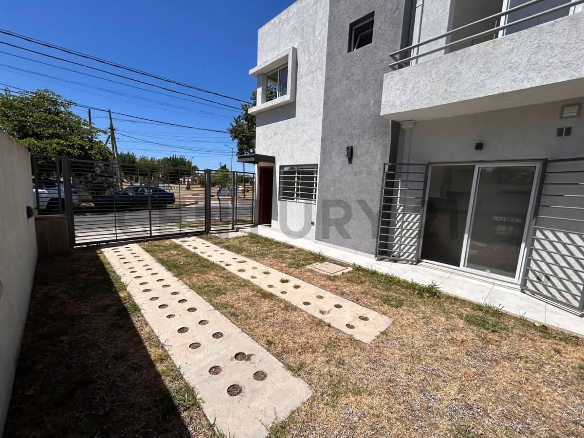 Foto de VENTA PH EN CASTELAR SUR 3 AMBIENTES A ESTRENAR C/PATIO Y ESPACIO, imagen 4