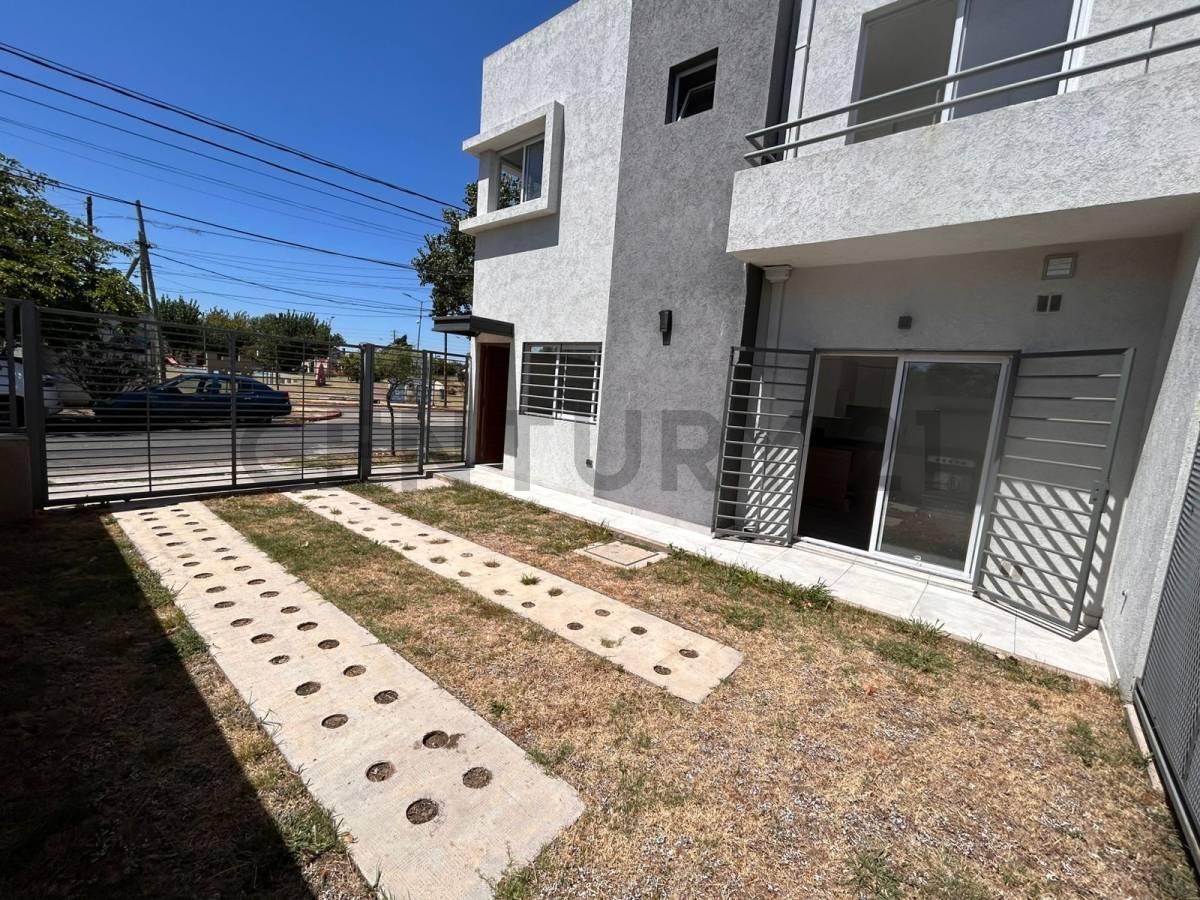 Foto de VENTA PH EN CASTELAR SUR 3 AMBIENTES A ESTRENAR C/PATIO Y ESPACIO, imagen 3